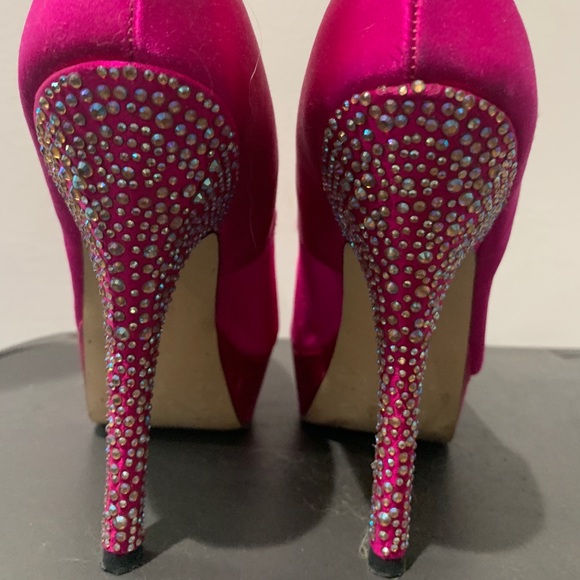 Pink Steve Madden Heels - Picture 1 of 6